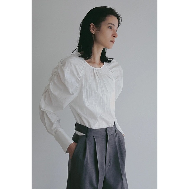 MANOF / ޥΥ MUTTON SLEEVE BLOUSE