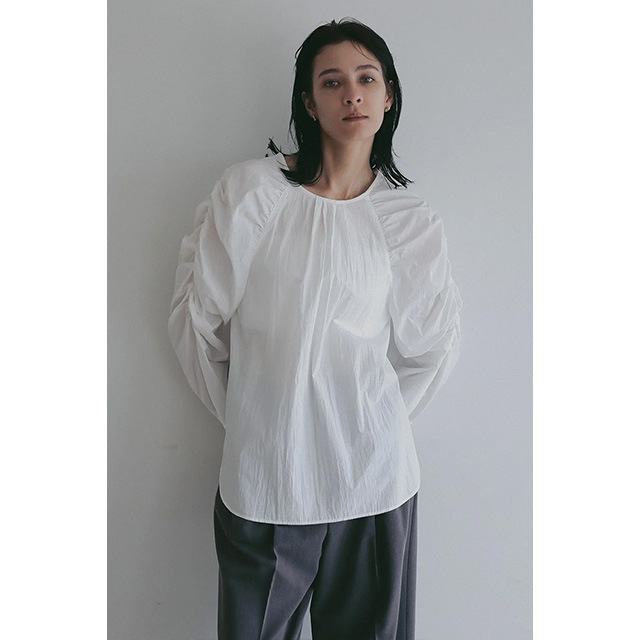MANOF / ޥΥ MUTTON SLEEVE BLOUSE