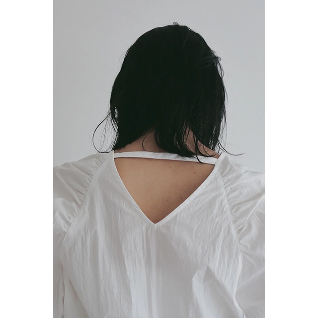 MANOF / ޥΥ MUTTON SLEEVE BLOUSE