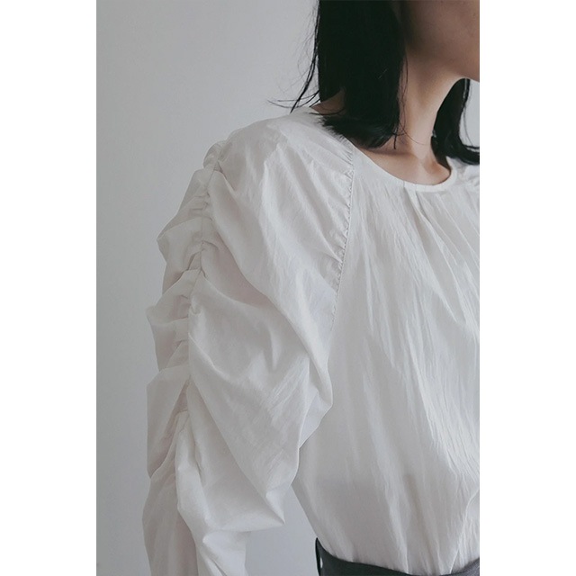 MANOF / ޥΥ MUTTON SLEEVE BLOUSE