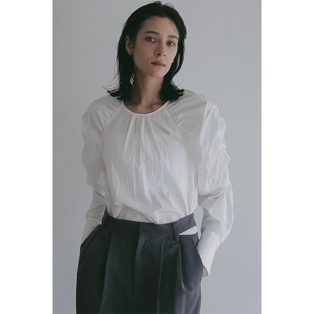MANOF / ޥΥ MUTTON SLEEVE BLOUSE