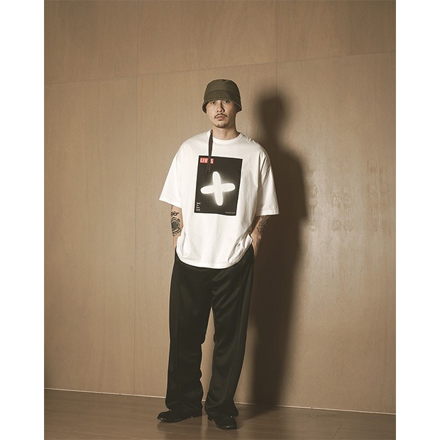 Name. / SILKETE COTTON PHOTO PRINT TEE "LIVES"