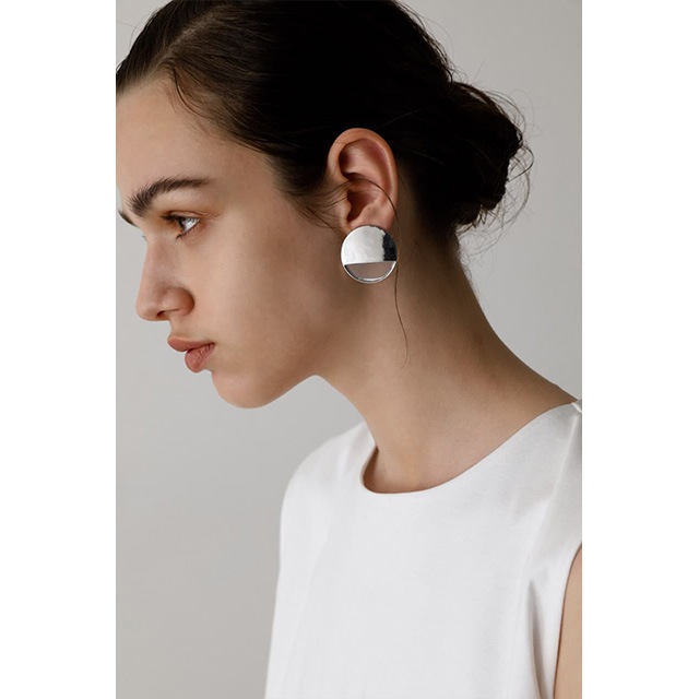 RIM.ARK / ॢ  Half clear earring