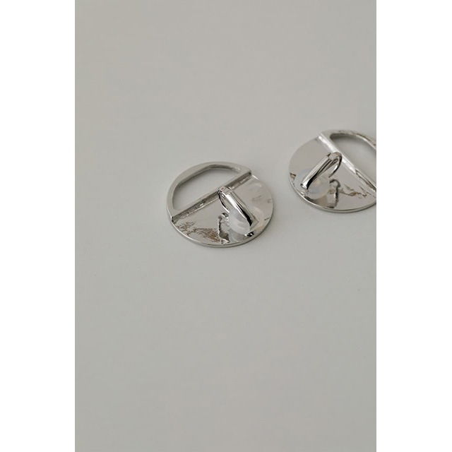 RIM.ARK / ॢ  Half clear earring