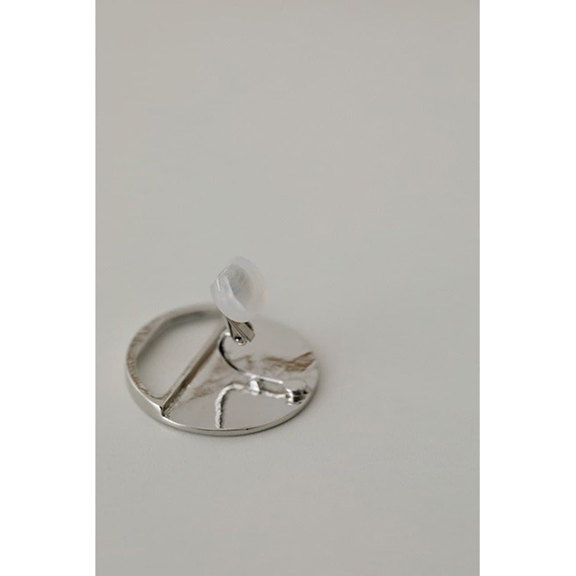 RIM.ARK / ॢ  Half clear earring