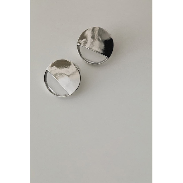 RIM.ARK / ॢ  Half clear earring