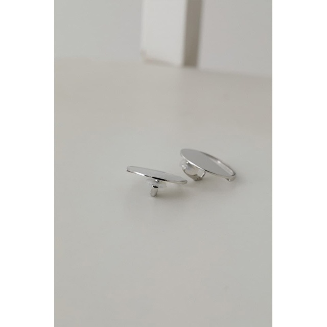 RIM.ARK / ॢ  Half clear earring