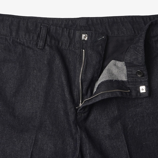 Name. / DENIM STRAIGHT SLACKS