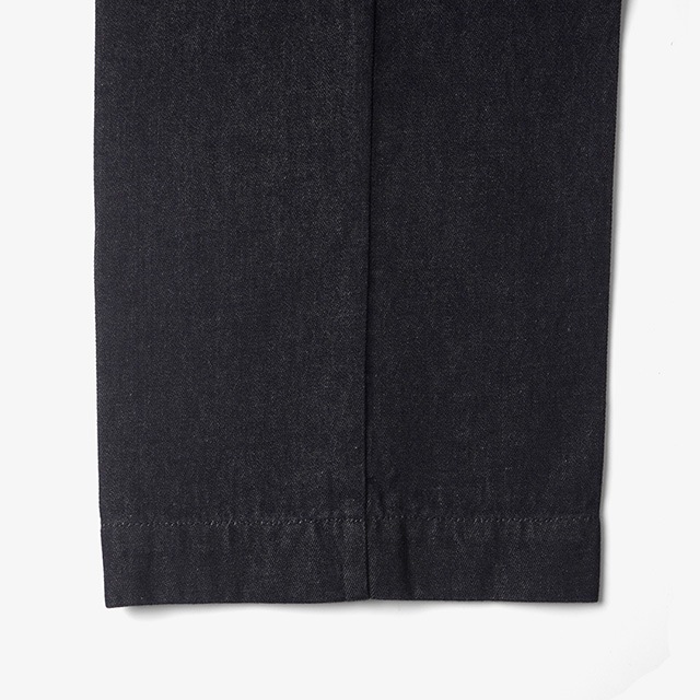 Name. / DENIM STRAIGHT SLACKS