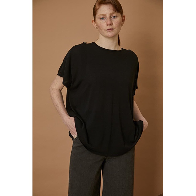 RIM.ARK / ��ॢ����  Shoulder lifting knit tops