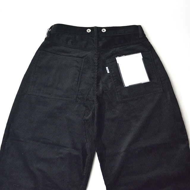 Name. / CORDUROY BAGGY PANTS｜アーストライブ