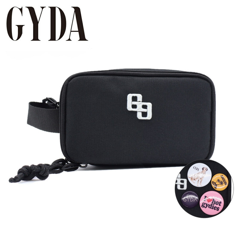 GYDA ジェイダ スクエアポーチ 可愛いバッジ付き レディース ブラック 軽量 大容量 ブランド おしゃれ CASUAL BAGGE SERIES GY-P441