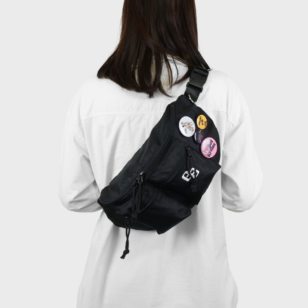 GYDA ジェイダ ボディバッグ 可愛いバッジ付き レディース ブラック 軽量 大容量 ブランド おしゃれ CASUAL BAGGE SERIES GY-B443