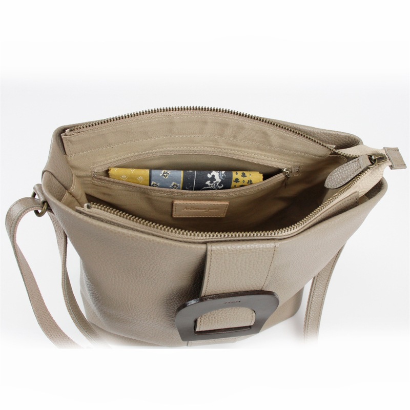 SALE 50% OFF 【Artisane josse】 アルティザンヌ・ジョゼ Hoof フーフ ショルダーバッグ バッグ 斜めがけ 大人 ブランド レディース レザー 日本製 牛革 通勤 革 本革 950-aj-22en02