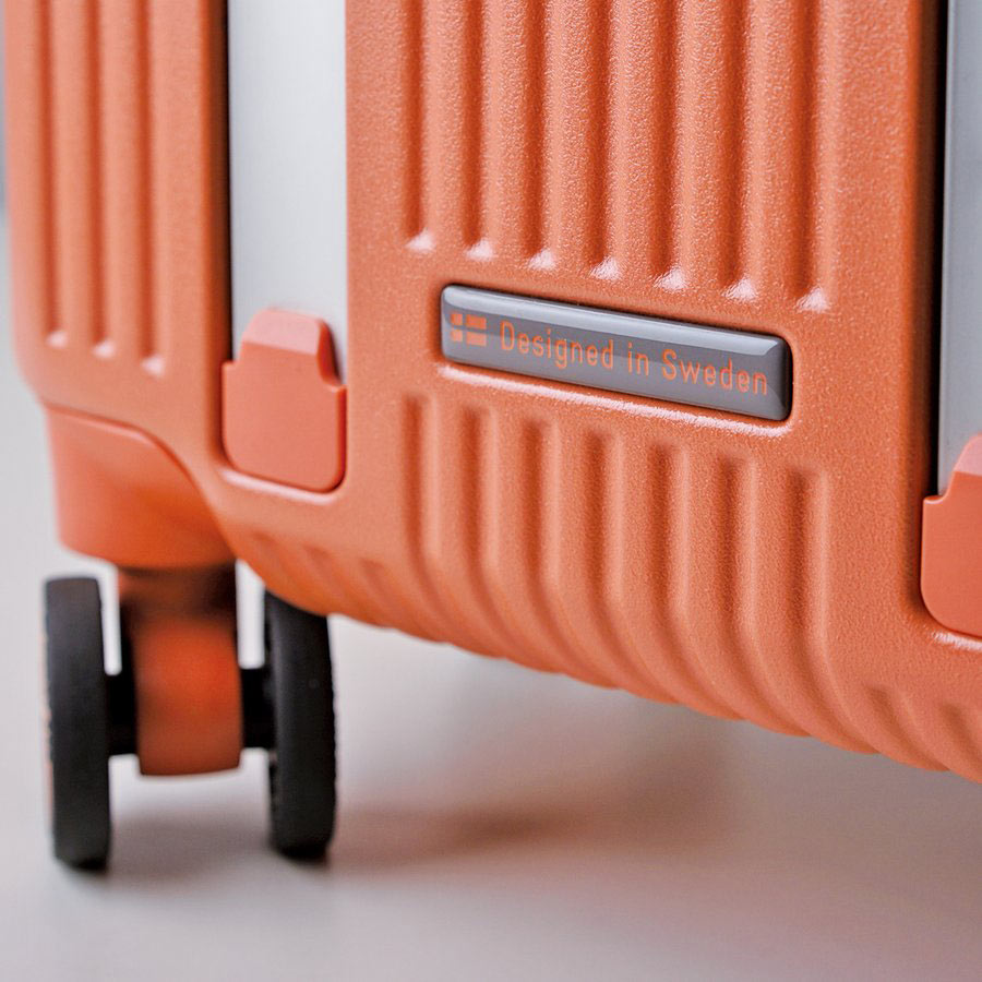 イノベーター スーツケース innovator inv30 21L SSサイズ 軽量 ジッパー フロントオープン コインロッカーサイズ 北欧 送料無料 メーカー直送 4輪 ペールトーン 【8月20日から順次発送】