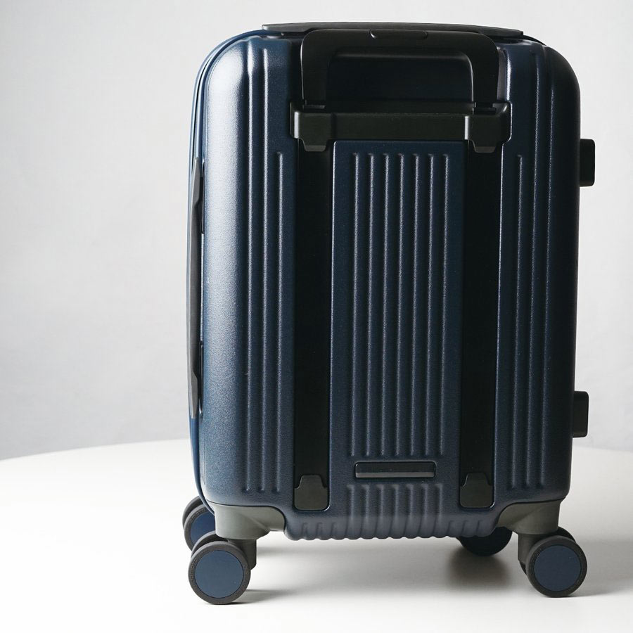 イノベーター スーツケース innovator inv30 21L SSサイズ 軽量 ジッパー フロントオープン コインロッカーサイズ 北欧 送料無料 メーカー直送 4輪 ペールトーン 【8月20日から順次発送】