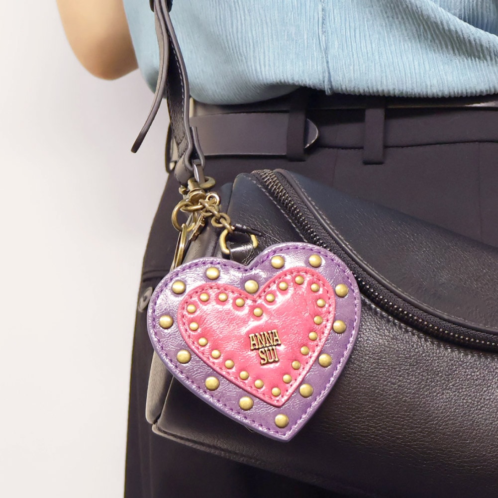 ANNA SUI アナスイ バッグチャーム レディース 2025年 秋冬 新作 ハート形 個性的 可愛い ブランド パープル ブラック 通勤 通学 ロッキンチャーム ギフト 318162