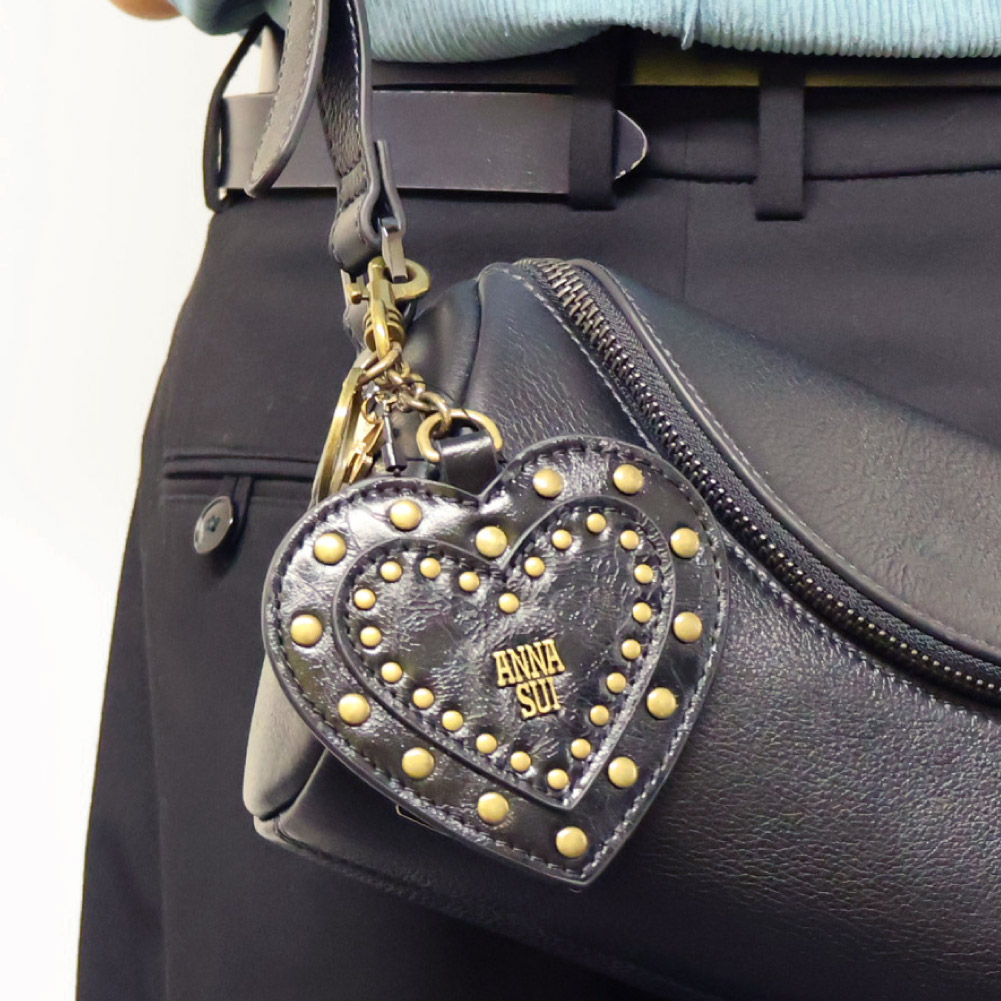 ANNA SUI アナスイ バッグチャーム レディース 2025年 秋冬 新作 ハート形 個性的 可愛い ブランド パープル ブラック 通勤 通学 ロッキンチャーム ギフト 318162