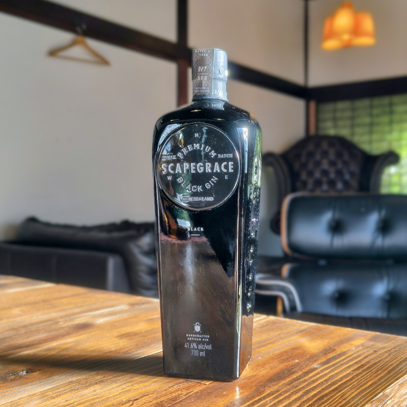 【ジン】スケープグレース ブラック ジン 700ml 41.6%（SCAPEGRACE BLACK GIN）