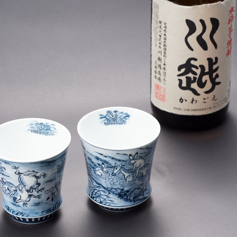 有田焼　名工　村上玄輝　秀逸作　染付　鳥獣戯画図写　花瓶　共箱　花器　壷　花入 有田焼 名工 村上玄輝 秀逸作 染付 鳥獣戯画図写 花瓶 共箱