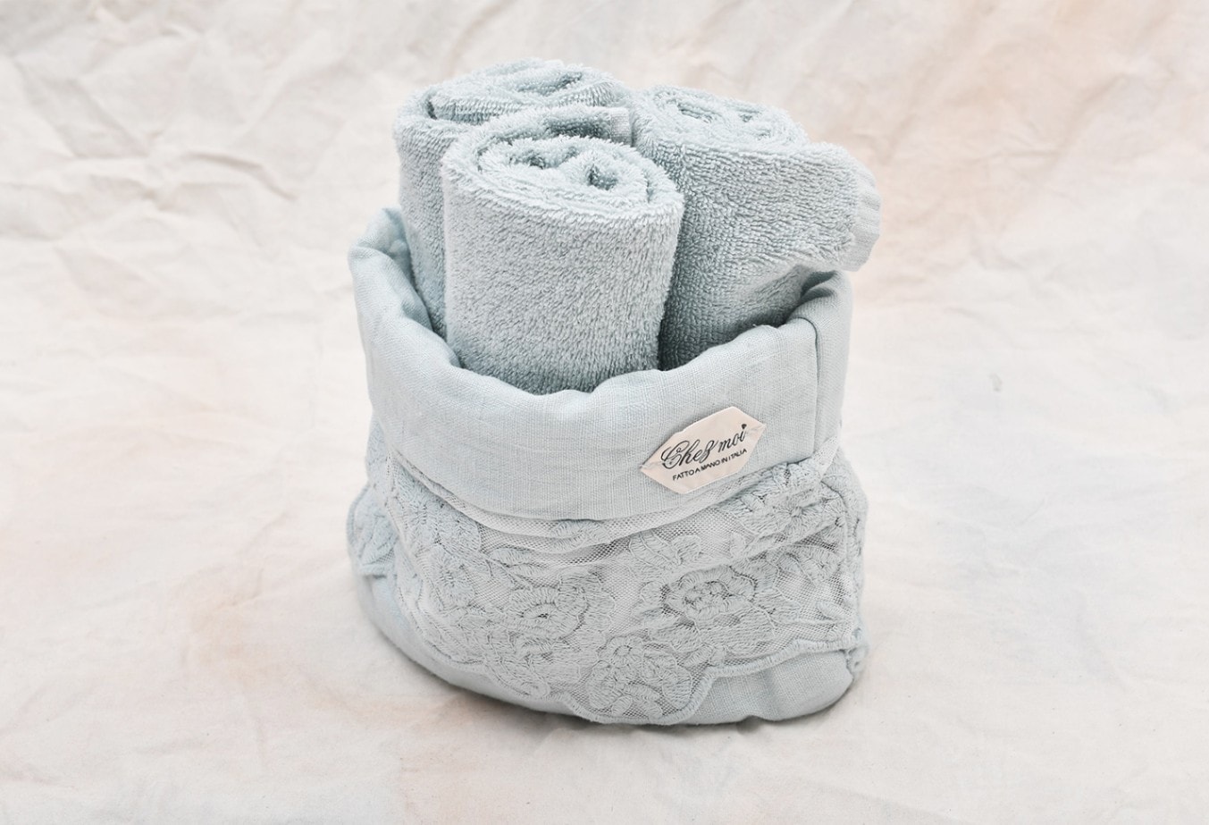 CH-T3075VB イタリア製ソフトバスケット３ハンドタオル付　Versailles/ライトブルー<br>Soft basket with 3 hand towels / Versailles Light blue