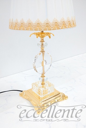 イタリア産のテーブルランプ 箱無し イタリアから届いたおしゃれなスタンドライト、真鍮製のテーブル