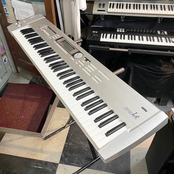 シンセサイザー KORG TRITON Le 76鍵盤 キーボード 電子ピアノ