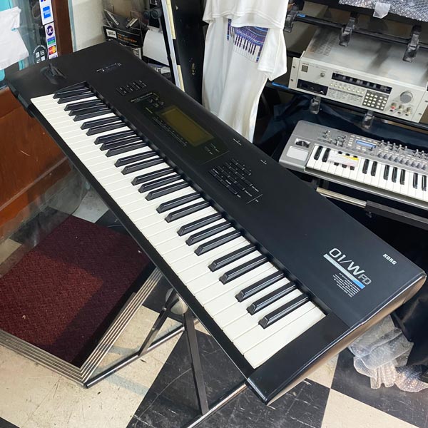 KORG シンセサイザー01/W PRO ピアノ音楽現状品