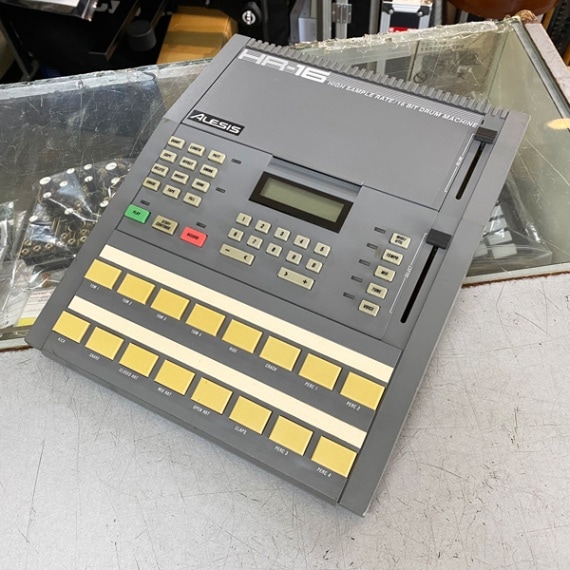 SR-16 ALESIS リズムマシン ドラムマシン ALESIS / SR-16 ドラムマシン
