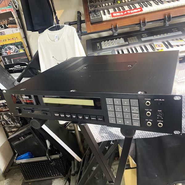 YAMAHA TX16W