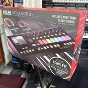 AKAI ADVANCE 25