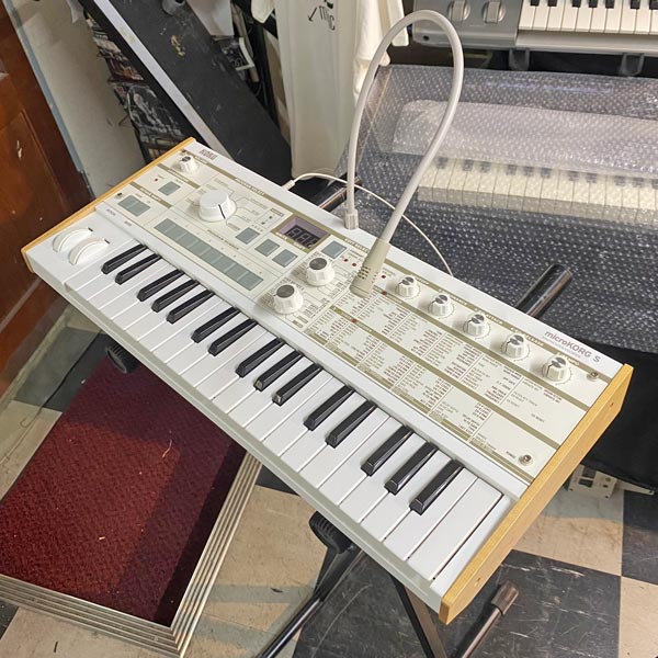 KORG// microKORG S MK-1S スピーカー内蔵 シンセサイザー