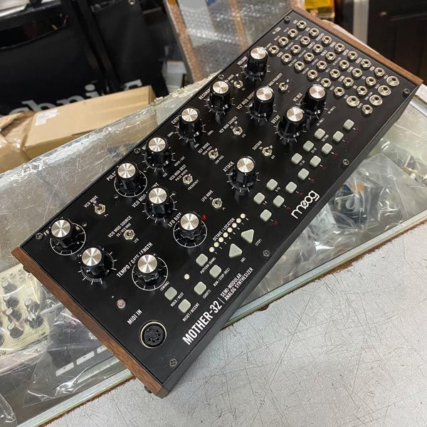 【即決可】MOOG Mother 32(送料込・デッキセイバー付) moog Mother-32 Semi-Modular Analog Synthesizer ｜イケベ楽器