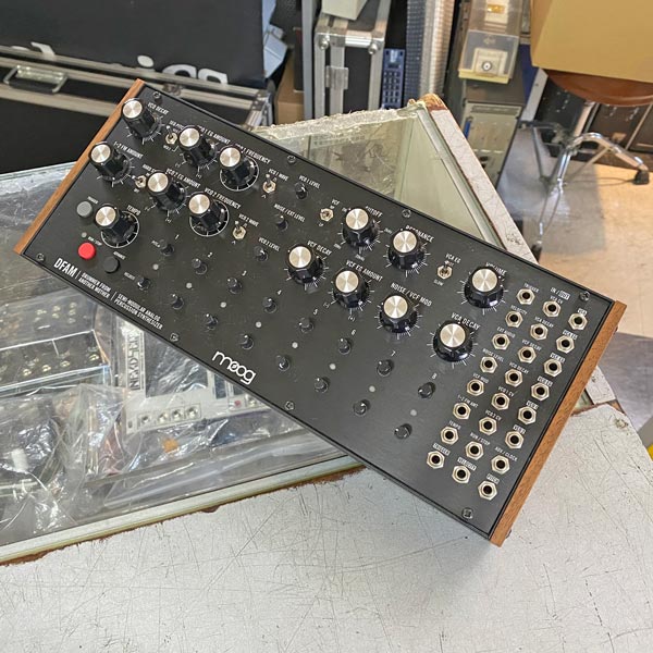 moog DFAM 　※中古美品　ACアダプタ・元箱・日本語取説完備 moog DFAM ※中古美品 ACアダプタ・元箱・日本語取説完備 - メルカリ
