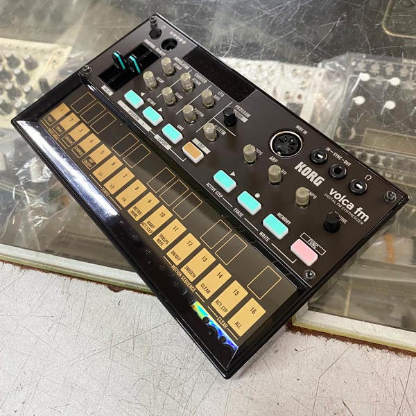 KORG volca fm　初代 volca fm - DIGITAL FM SYNTHESIZER | KORG (USA)
