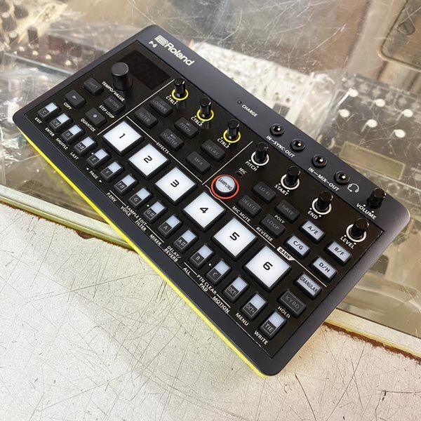 DJ機材 Roland CREATIVE SAMPLER AIRA Compact P-6 Roland P-6 ARIA Compact Creative Sampler – Specialty Traders