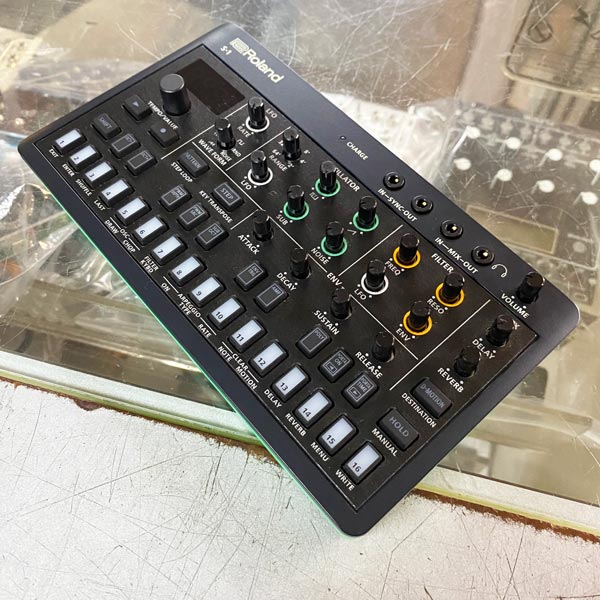 ROLAND AIRA Compact S-1 TWEAK SYNTHESIZER | 中古新入荷商品