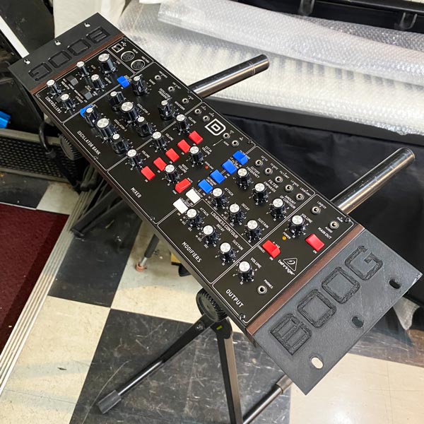 Behringer Model D【動作品/ラックマウントアダプター付属】 Behringer Model D【動作品/ラックマウントアダプター付属】 Behringer