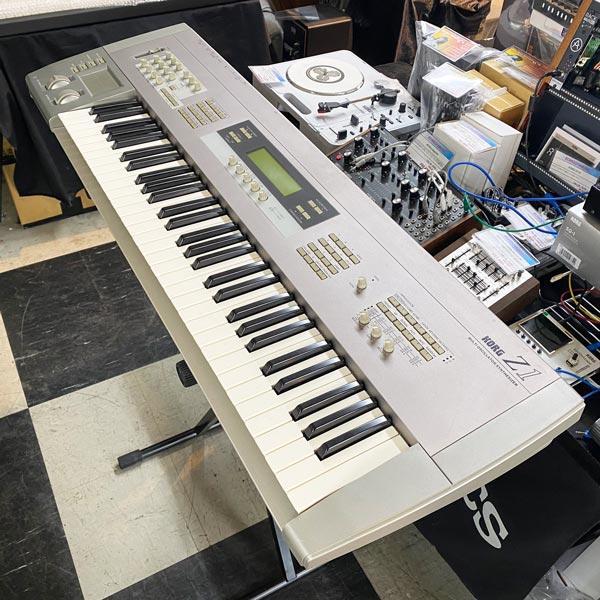 KORG Z1 マルチ・オシレーター・シンセサイザー 61鍵盤 現状品 KORG Z1 マルチ・オシレーター・シンセサイザー 61鍵盤 現状品