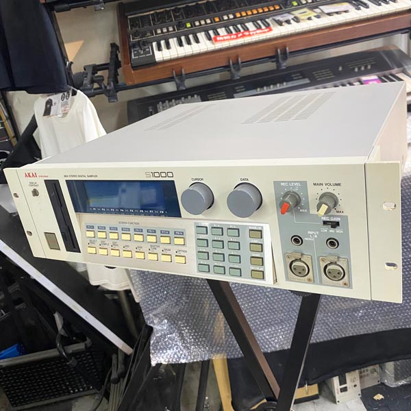 AKAI S1100 ※完動品※拡張メモリ搭載※内部メンテナンス済 AKAI S1100 ※完動品※拡張メモリ搭載※内部メンテナンス済 - メルカリ