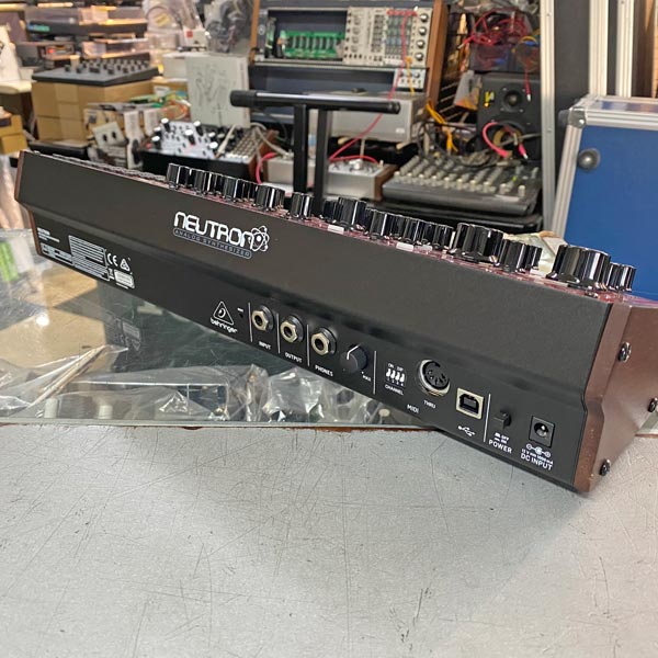 BEHRINGER NEUTRON | 中古新入荷商品 | | えちごやミュージック