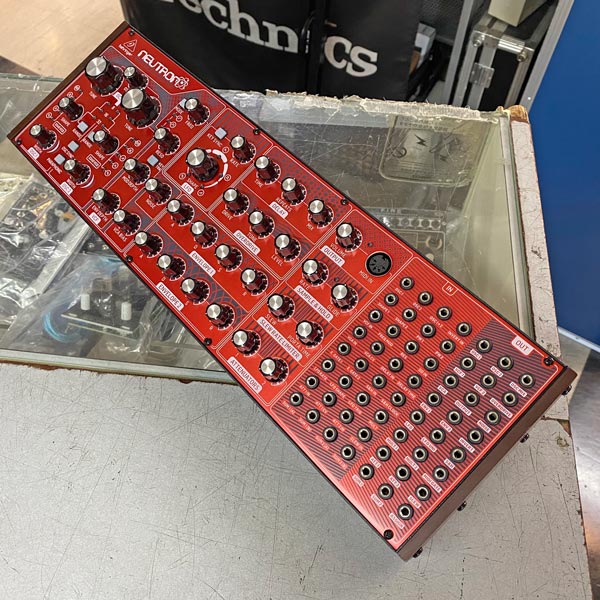 美品 BEHRINGER neutron 元箱付き BEHRINGER NEUTRON | 中古新入荷商品 | | えちごやミュージック