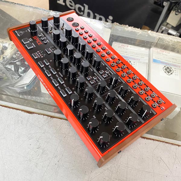 Behringer SPICE アナログシンセサイザー Behringer | Product | SPICE