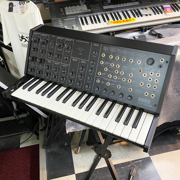 pigtronix mothership 美品　激レア　ペダル型アナログシンセ Pigtronix Mothership Analog Synthesizer - YouTube