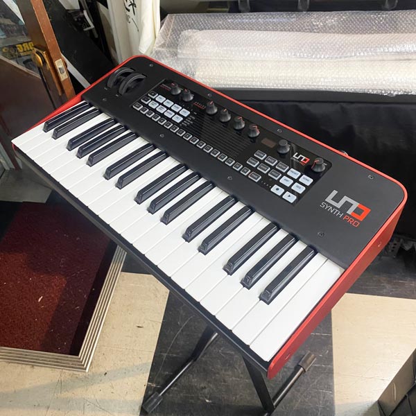 IK Multimedia UNO Synth Pro | 中古新入荷商品 | | えちごや