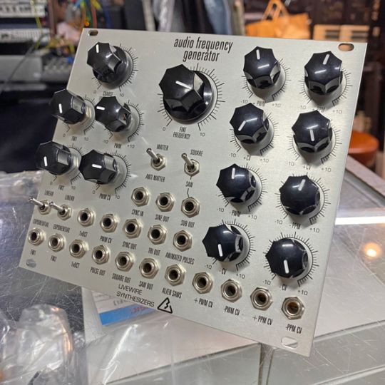 12AU7 ECC82 激レア EI ユーゴスラビア 動作OK 同一ロット 12AU7/ECC82 東芝 通測用Hi-S ヴィンテージ管 約400本 大量