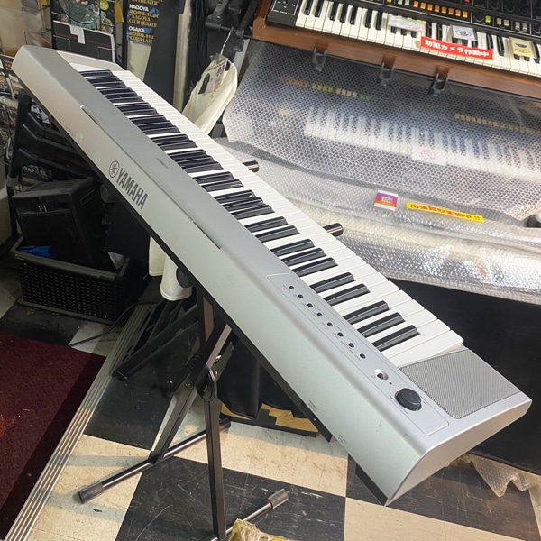 【未使用級】ヤマハ えちごやミュージック | | 中古新入荷商品 | NP-31S YAMAHA 美品 シルバー 純正ケース付 シルバー 76鍵 NP-31S 鍵盤楽器