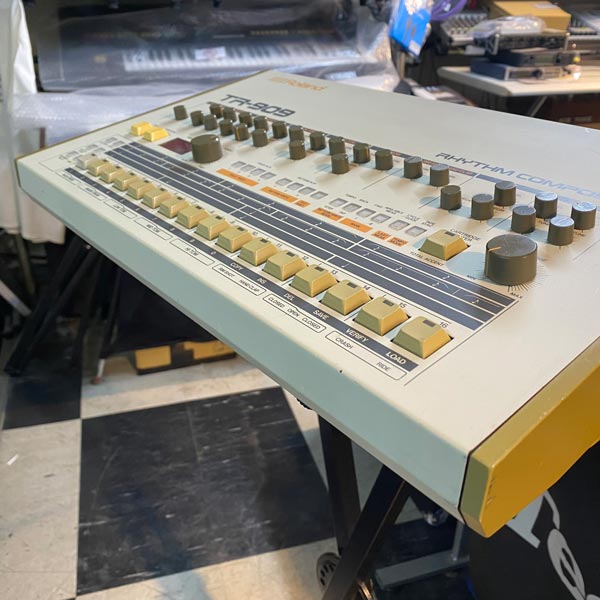 ROLAND TR-909 後期型 #2 | 中古新入荷商品 | | えちごやミュージック