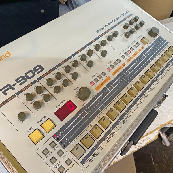 ROLAND TR-909 後期型 #2 | 中古新入荷商品 | | えちごやミュージック