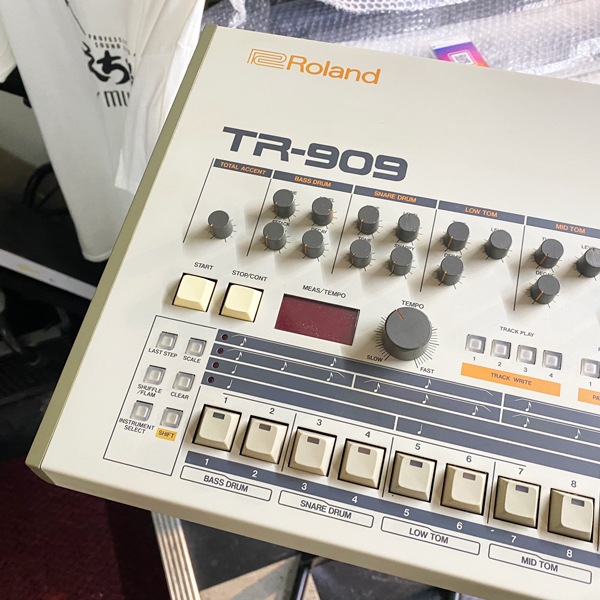 ROLAND TR-909 後期型 | 中古新入荷商品 | | えちごやミュージック